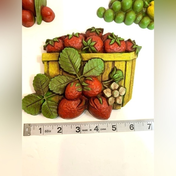 VTG 1970’s Plastic DART Industries Fruit Wall Grouping Strawberries Pineapple - Picture 3 of 9